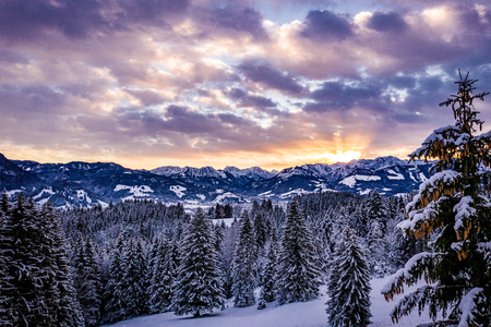 media/Blaichach/Sonnenaufgang uber der Gunzesrieder Ach.jpg